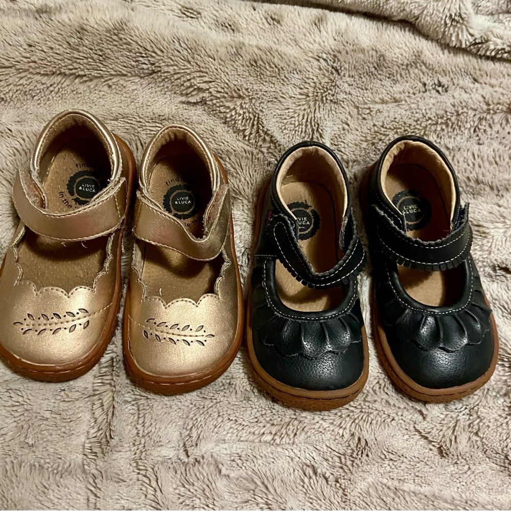 Stylish Kids Shoes Livie & Luca in Navy and Gold Euc size 6